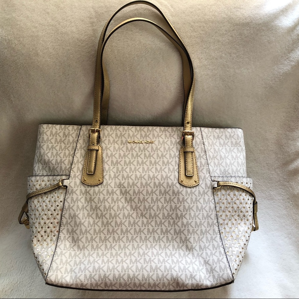 MK Voyager East West Signature Tote Vanilla Gold